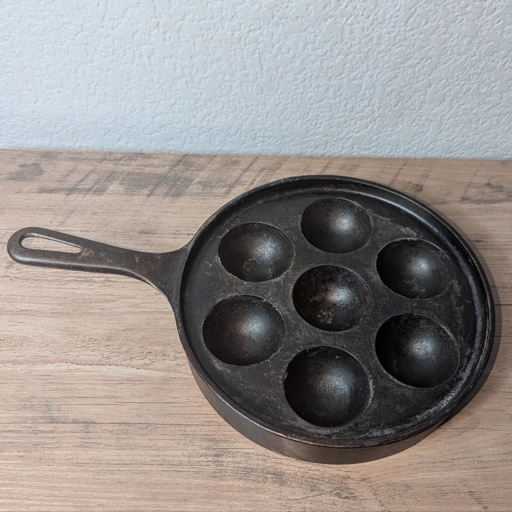 Vintage GRISWOLD Aebleskiver 962 Erie Pa